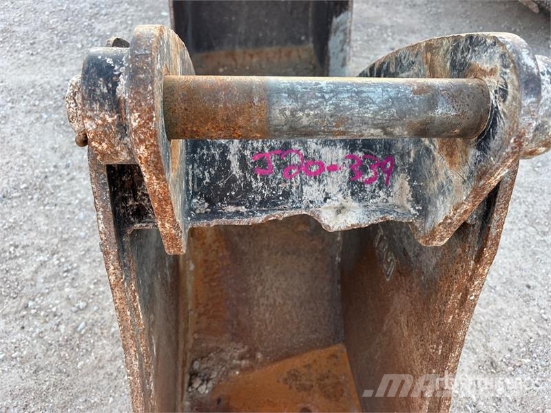 CAT 18 in Digging Backhoe Rear Bucket دلاء