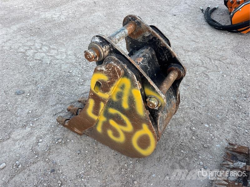 CAT 18 in Digging Backhoe Rear Bucket دلاء