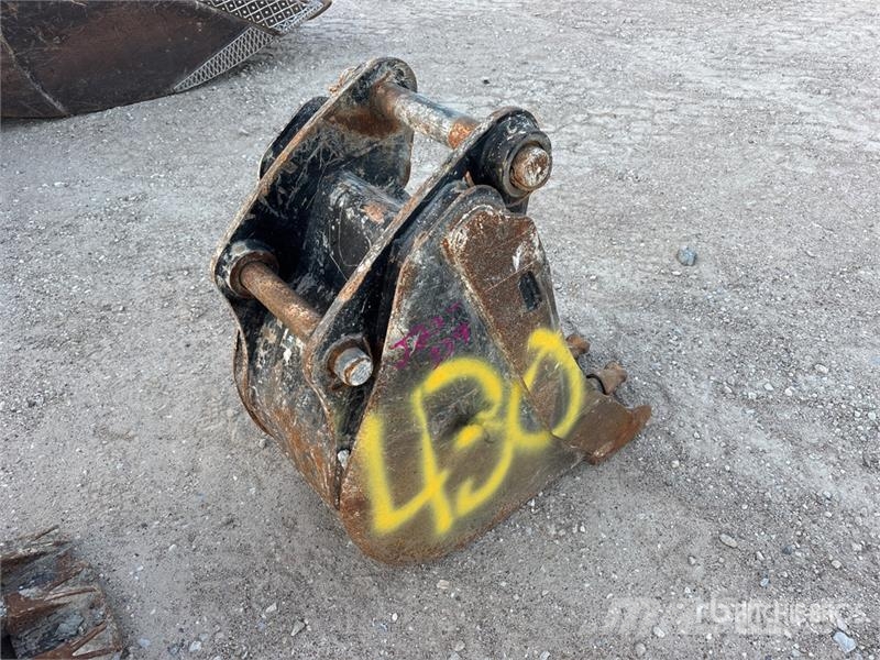 CAT 18 in Digging Backhoe Rear Bucket دلاء