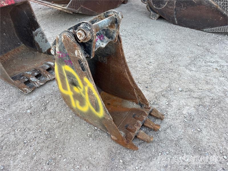 CAT 18 in Digging Backhoe Rear Bucket دلاء
