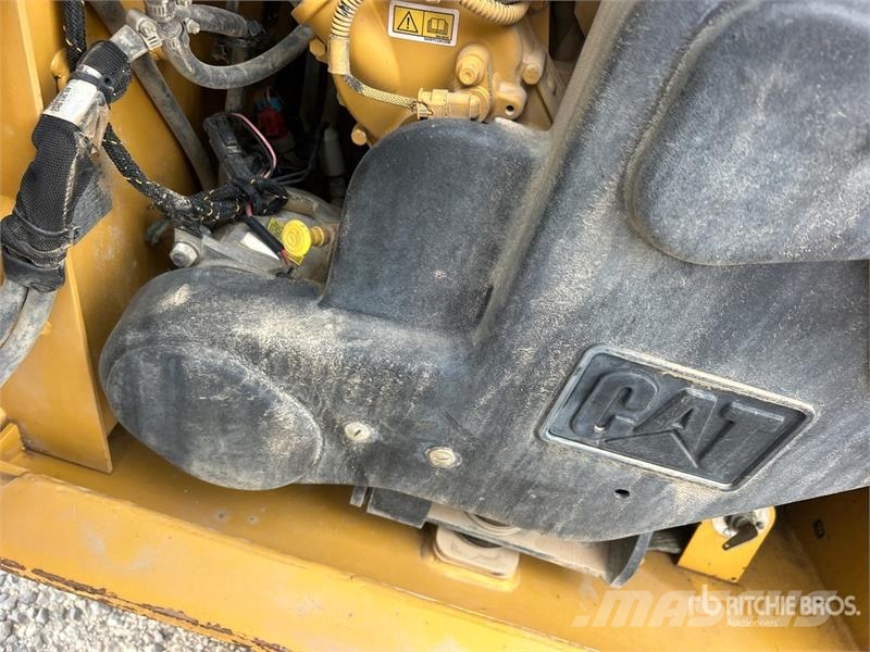 CAT 226D3 Two-Speed Skid Steer Loader Skid steer mini nakladalci