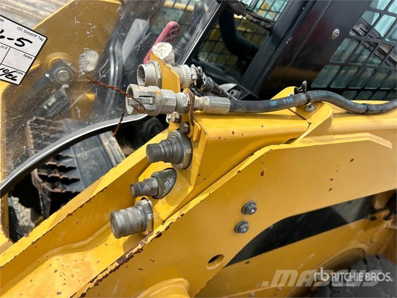 CAT 226D3 Two-Speed Skid Steer Loader Skid steer mini nakladalci