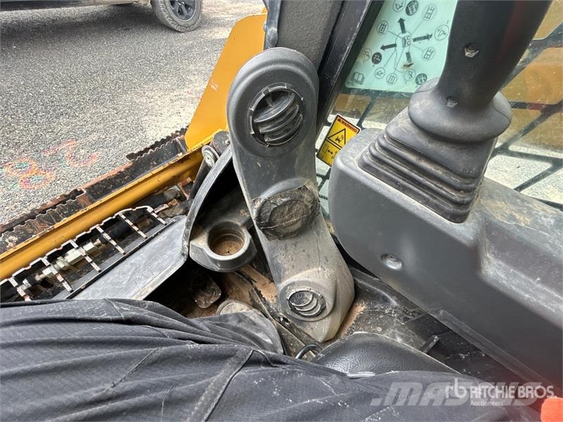 CAT 226D3 Two-Speed Skid Steer Loader Skid steer mini nakladalci