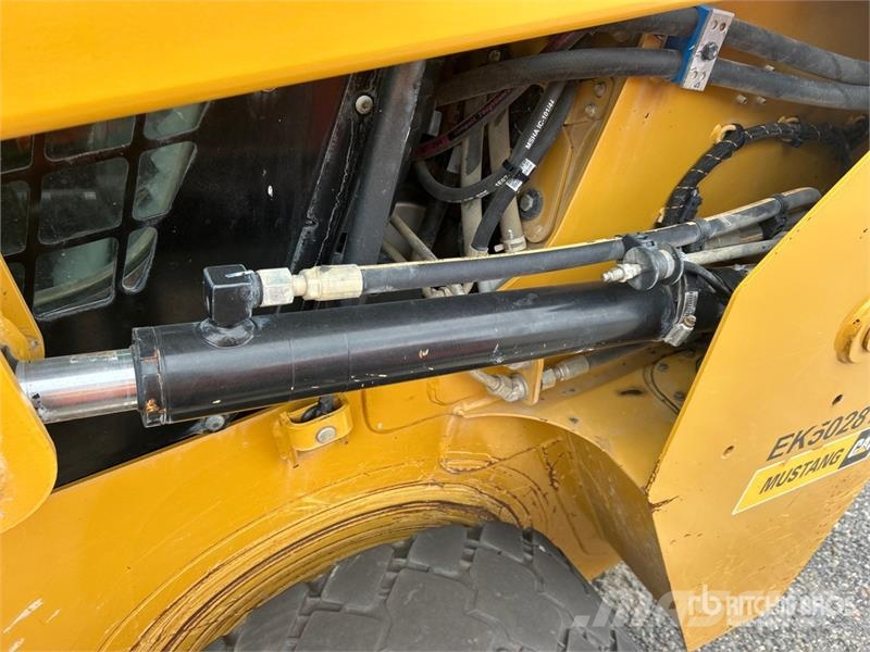 CAT 226D3 Two-Speed Skid Steer Loader Skid steer mini nakladalci