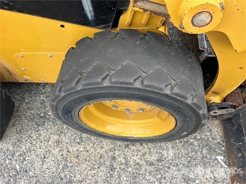 CAT 226D3 Two-Speed Skid Steer Loader Skid steer mini nakladalci