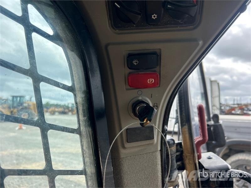 CAT 226D3 Two-Speed Skid Steer Loader Skid steer mini nakladalci