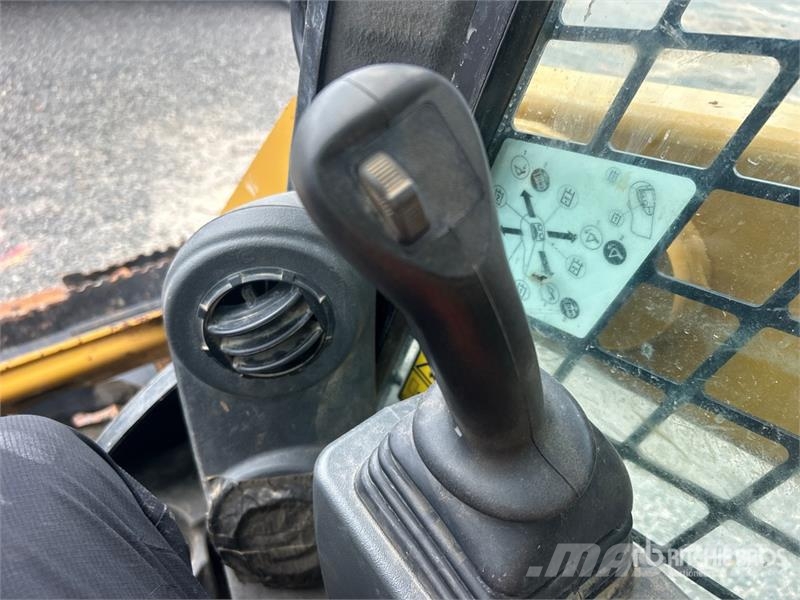 CAT 226D3 Two-Speed Skid Steer Loader Skid steer mini nakladalci