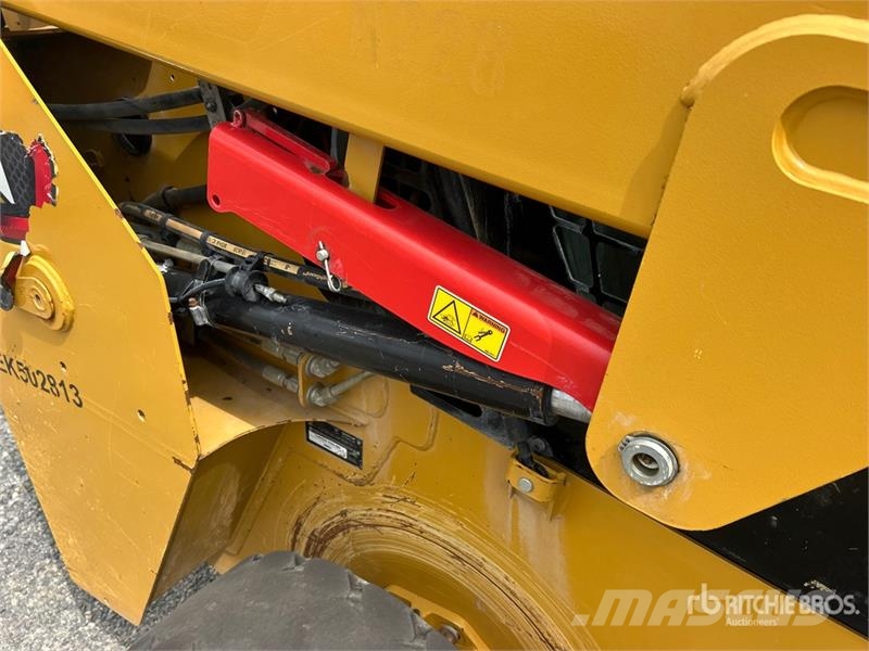 CAT 226D3 Two-Speed Skid Steer Loader Skid steer mini nakladalci