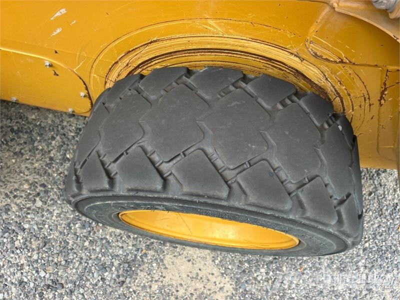 CAT 226D3 Two-Speed Skid Steer Loader Skid steer mini nakladalci