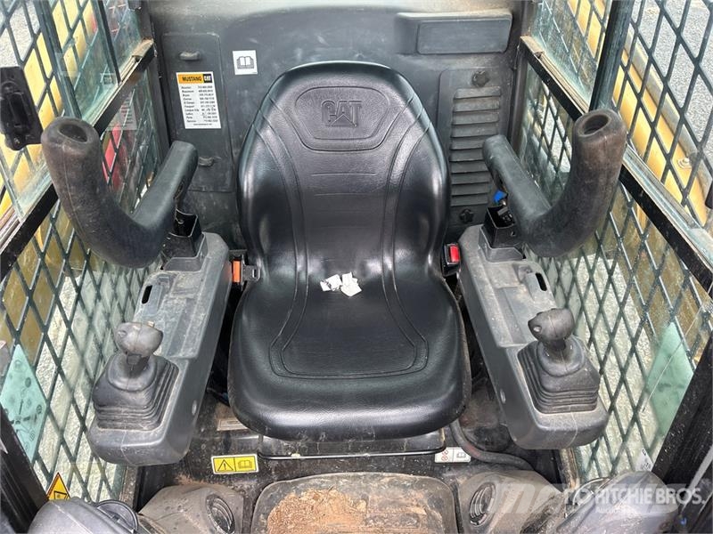 CAT 226D3 Two-Speed Skid Steer Loader Skid steer mini nakladalci