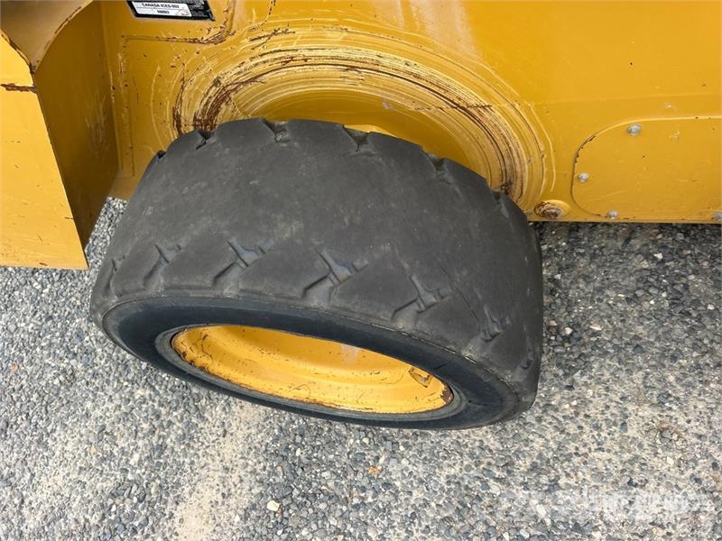 CAT 226D3 Two-Speed Skid Steer Loader Skid steer mini nakladalci