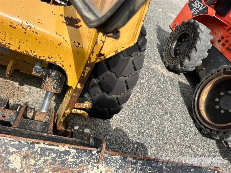 CAT 226D3 Two-Speed Skid Steer Loader Skid steer mini nakladalci