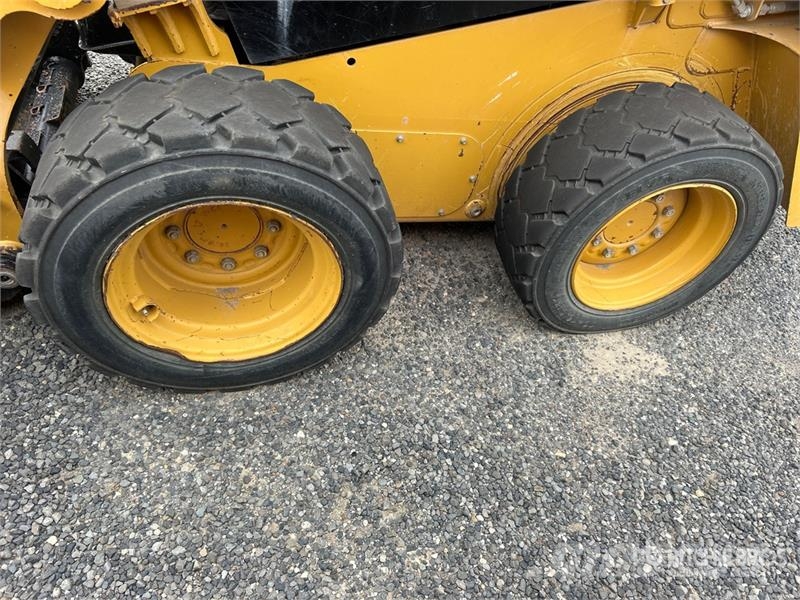 CAT 226D3 Two-Speed Skid Steer Loader Skid steer mini nakladalci