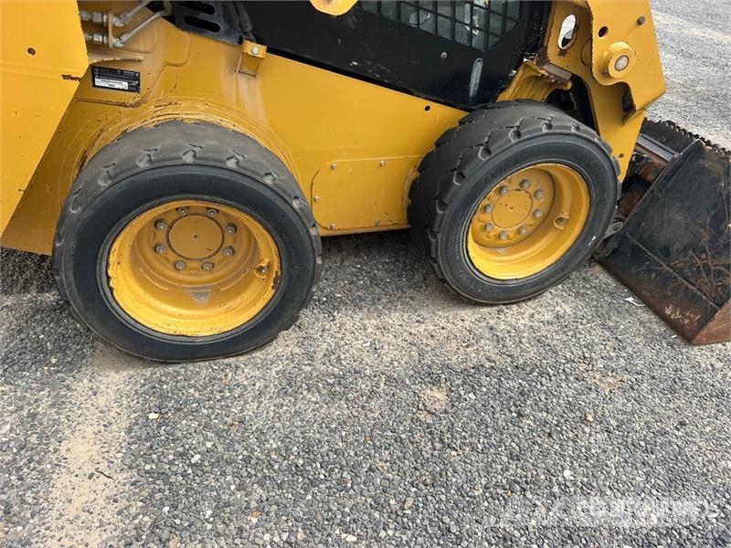 CAT 226D3 Two-Speed Skid Steer Loader Skid steer mini nakladalci