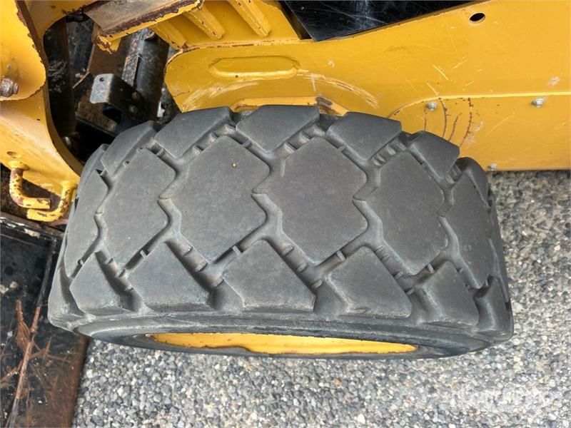 CAT 226D3 Two-Speed Skid Steer Loader Skid steer mini nakladalci