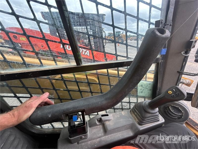 CAT 226D3 Two-Speed Skid Steer Loader Skid steer mini nakladalci