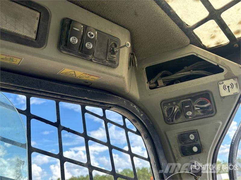CAT 236D Lietoti riteņu kompaktiekrāvēji