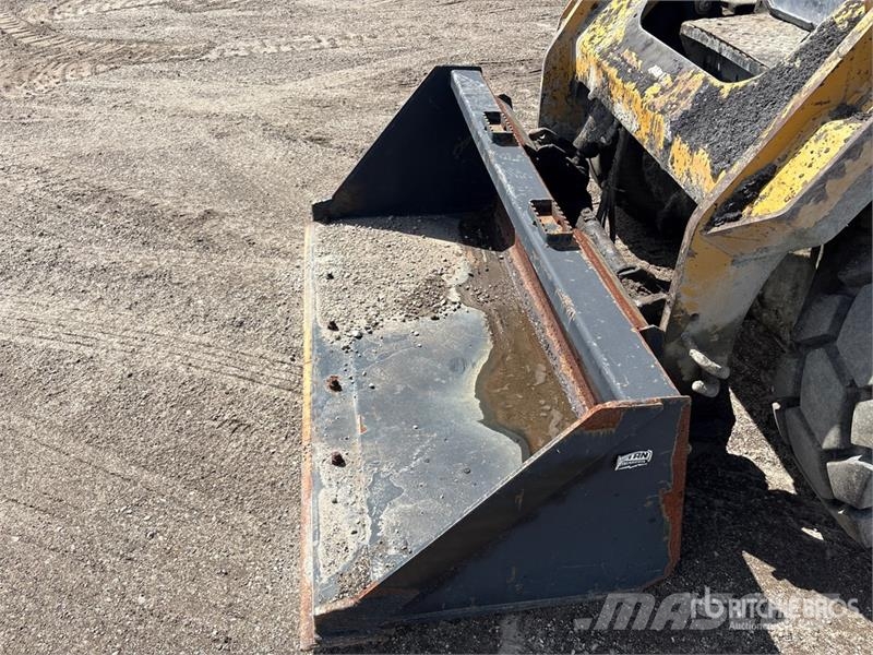 CAT 236D Lietoti riteņu kompaktiekrāvēji