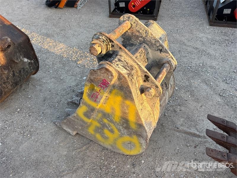CAT 24 in Digging Backhoe Rear Bucket دلاء