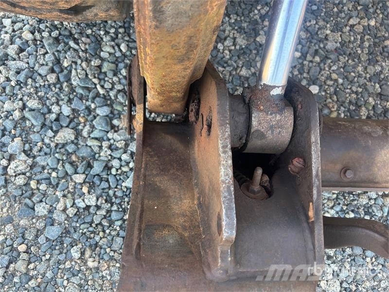 CAT 246 Mini Pale Gommate