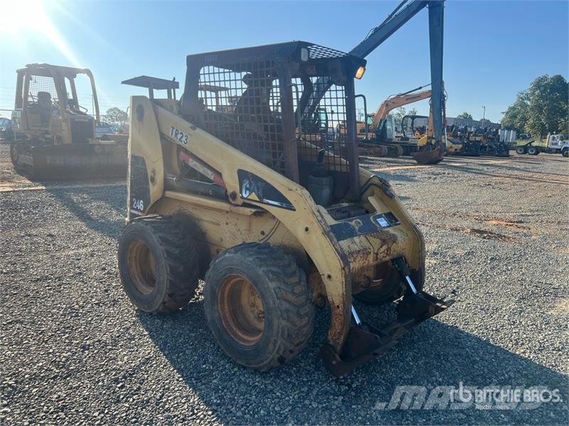 CAT 246 Mini Pale Gommate