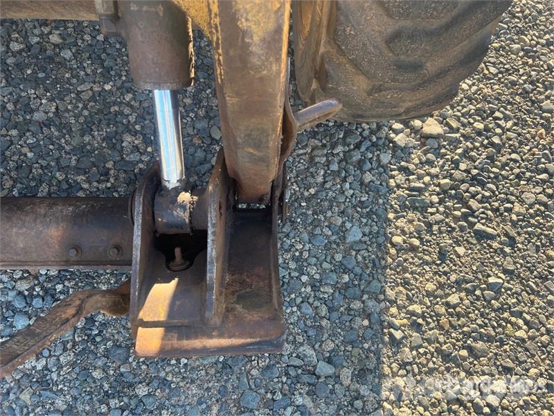 CAT 246 Mini Pale Gommate