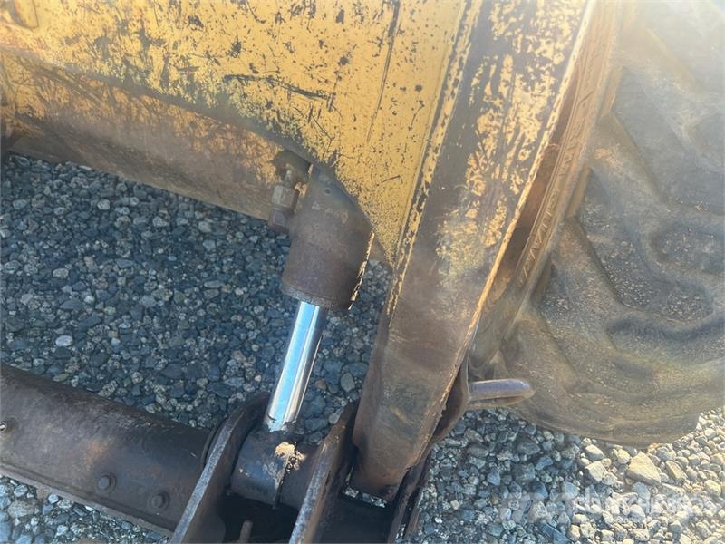 CAT 246 Mini Pale Gommate