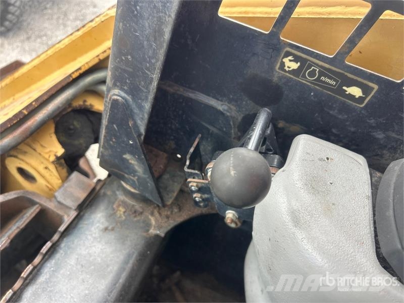 CAT 247B Kompaktrakodók
