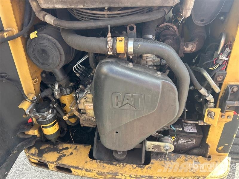 CAT 247B Kompaktrakodók