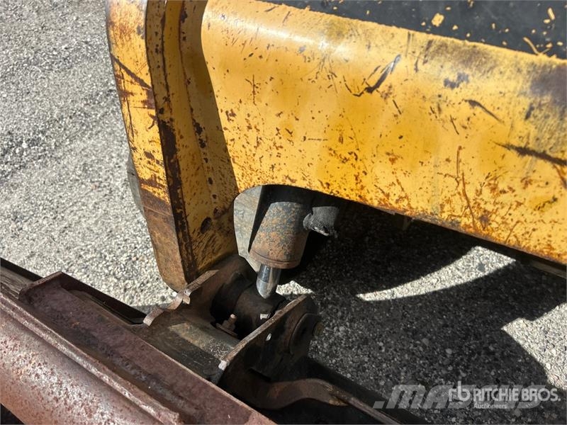 CAT 247B Kompaktrakodók