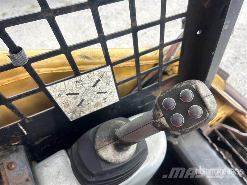 CAT 247B Kompaktrakodók