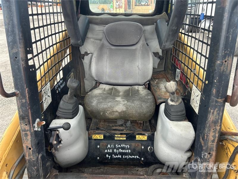 CAT 247B Kompaktrakodók