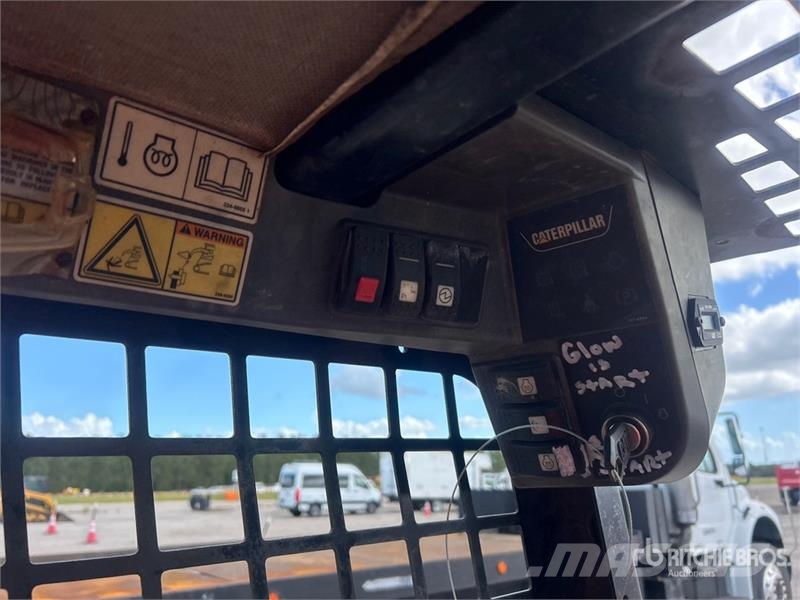 CAT 247B Kompaktrakodók