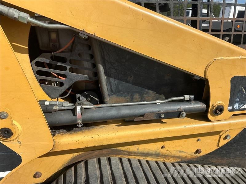 CAT 247B Kompaktrakodók