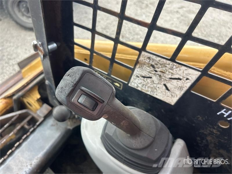 CAT 247B Kompaktrakodók