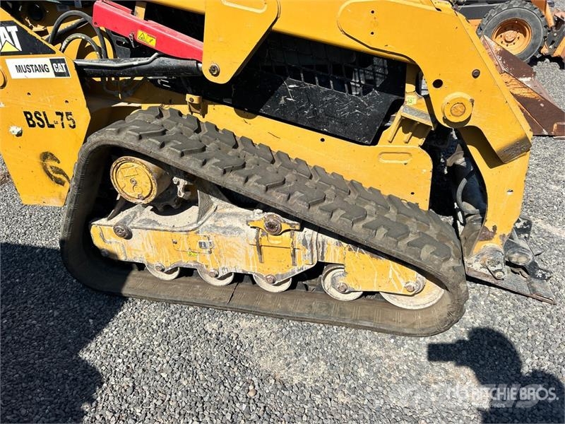 CAT 249D لوادر انزلاقية التوجيه