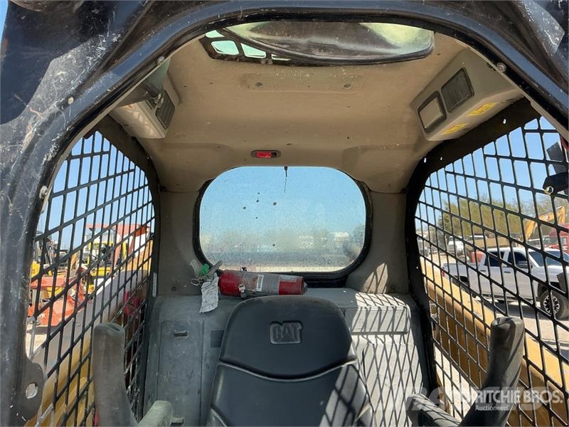 CAT 249D Skid steer mini nakladalci