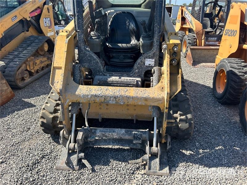 CAT 249D لوادر انزلاقية التوجيه