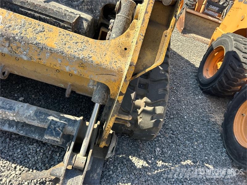 CAT 249D لوادر انزلاقية التوجيه
