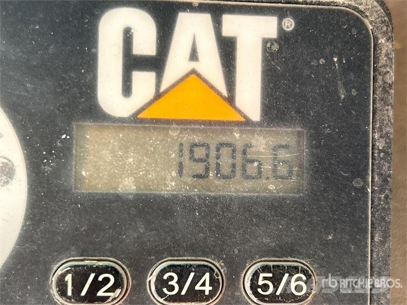 CAT 249D لوادر انزلاقية التوجيه