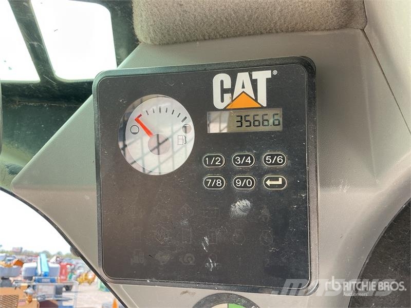 CAT 249D Skid steer mini nakladalci