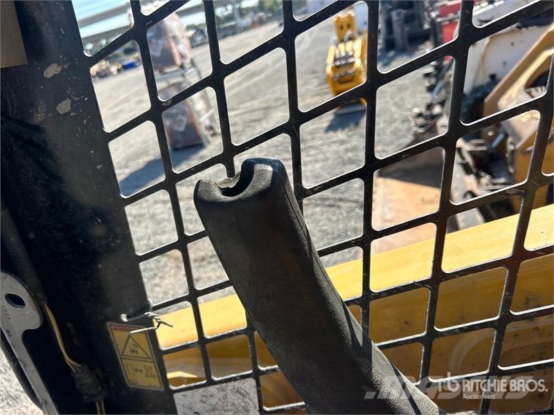 CAT 249D لوادر انزلاقية التوجيه