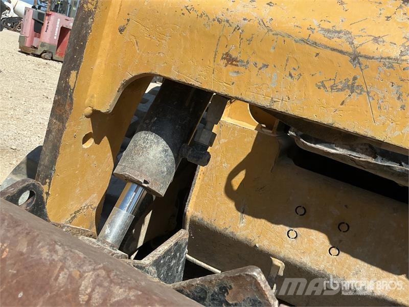 CAT 249D Skid steer mini nakladalci