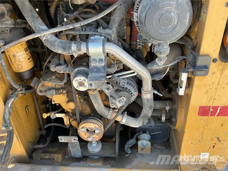 CAT 249D Skid steer mini nakladalci