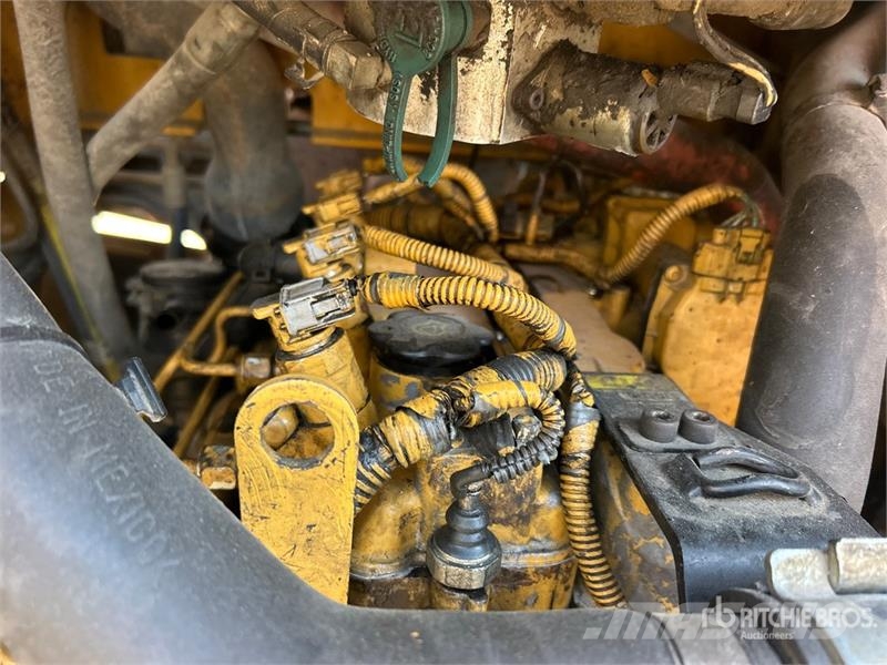 CAT 249D لوادر انزلاقية التوجيه
