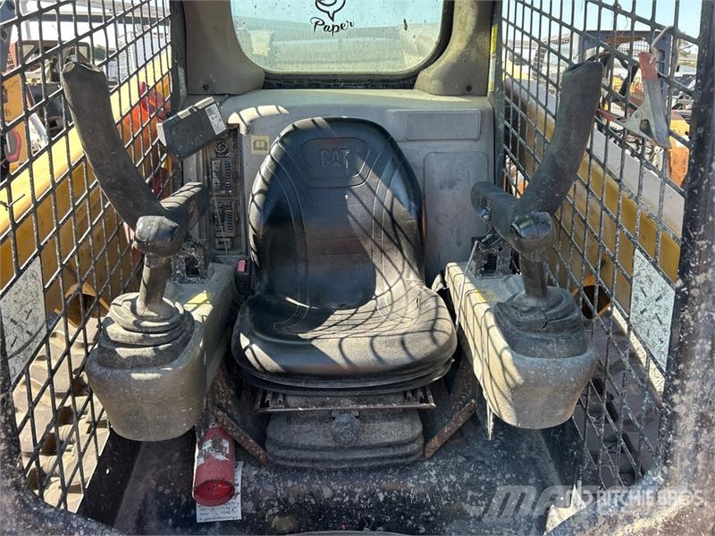 CAT 249D لوادر انزلاقية التوجيه
