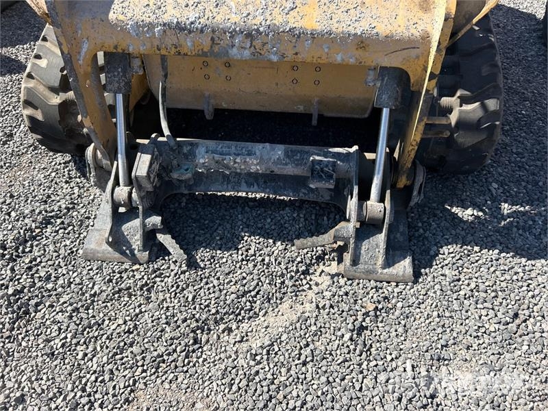 CAT 249D لوادر انزلاقية التوجيه