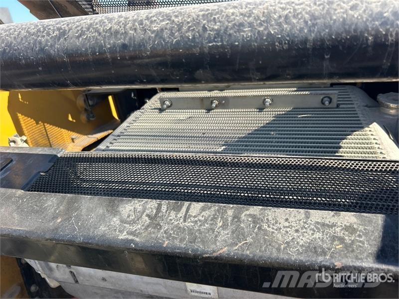 CAT 249D لوادر انزلاقية التوجيه