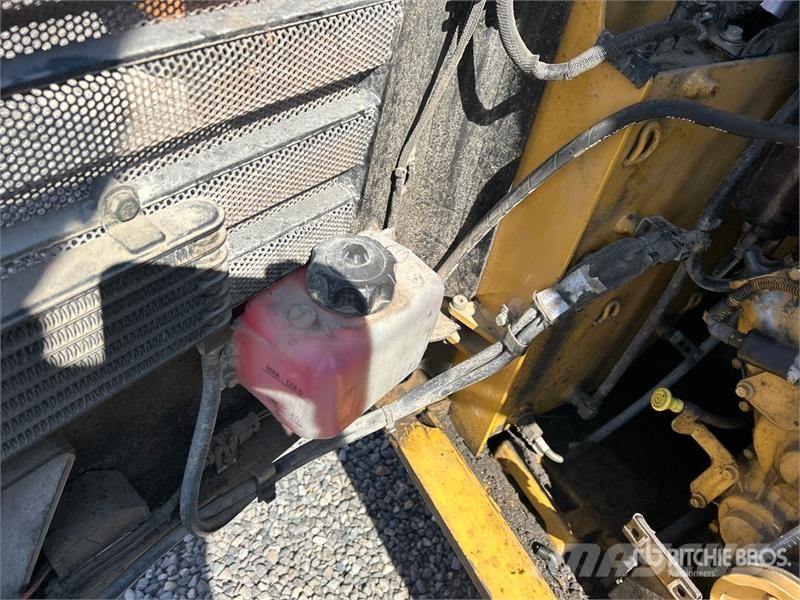 CAT 249D لوادر انزلاقية التوجيه