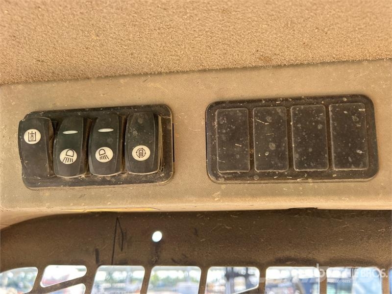 CAT 249D لوادر انزلاقية التوجيه